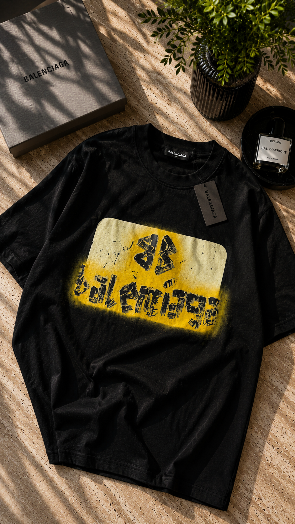 Balenciaga - T-shirt noir print jaune distressed
